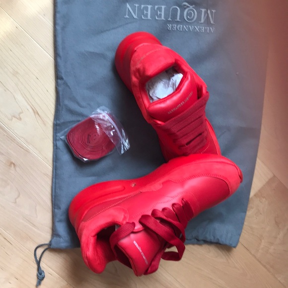 Alexander McQueen women’s red leather / suede runner sneaker 508291 - Picture 2 of 6